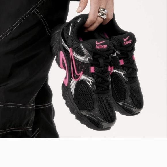 Nike V5 RNR Women's Sneaker - Black/Pink Sz 9 & 9.5 - Picture 3 of 6